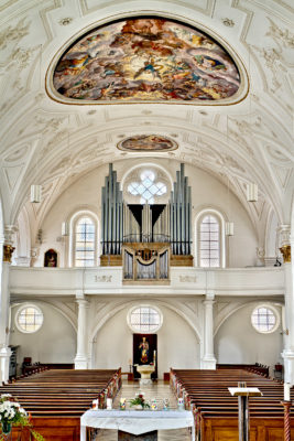 Orgel im Hauptschiff von Mariä Himmelfahrt